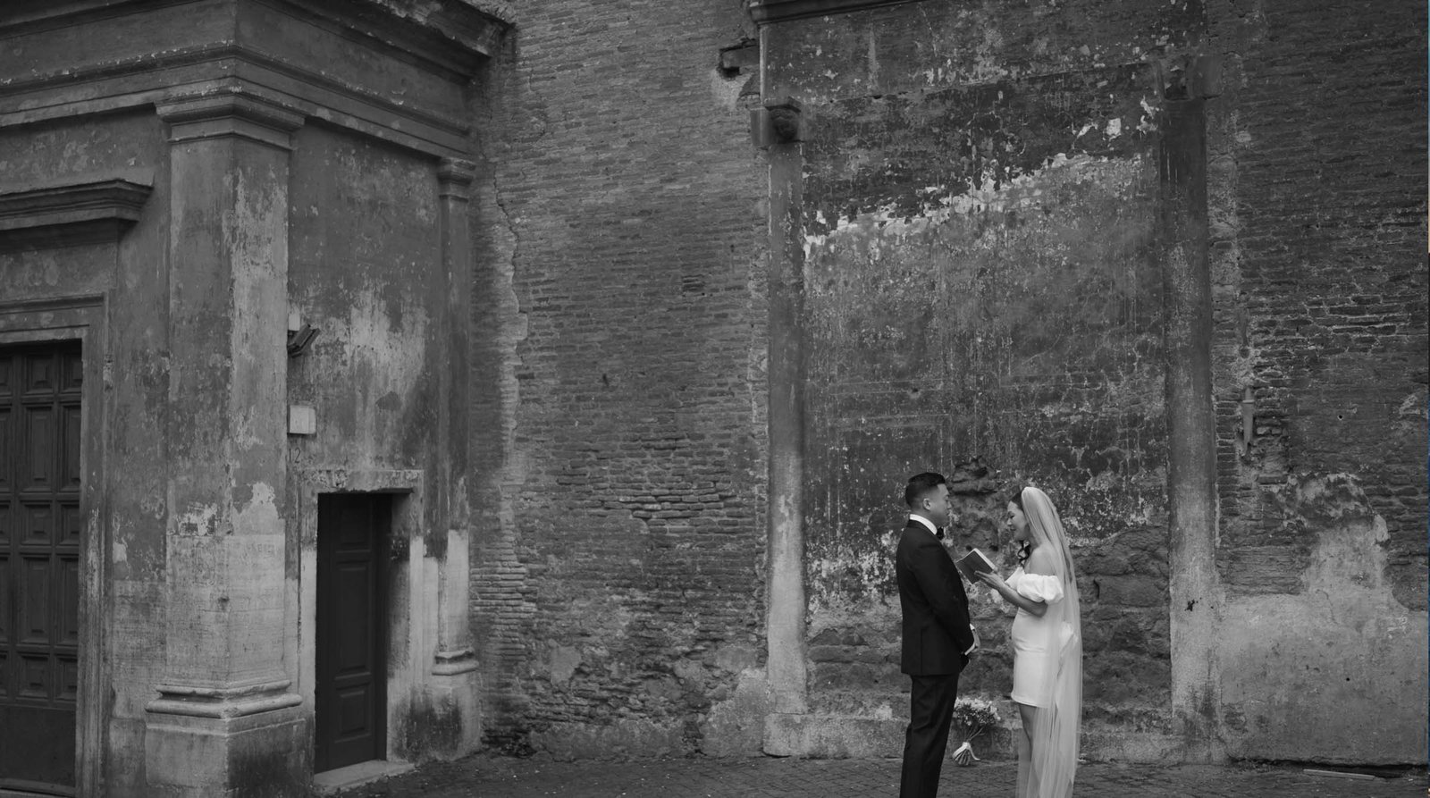 Rome Elopement Photographer in Rome by TravelPhotoMatch